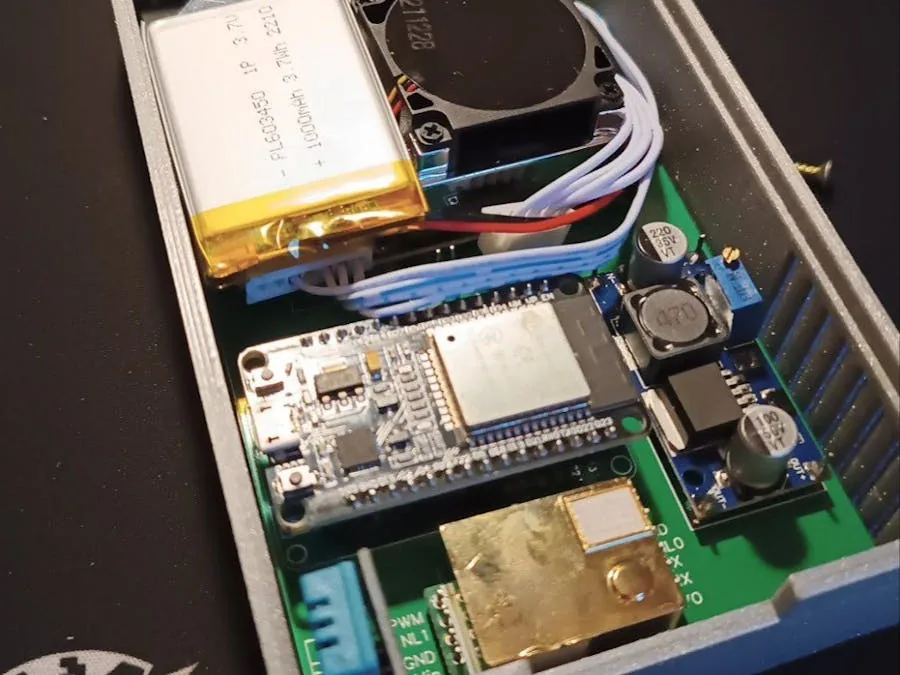 ESP32 أم Arduino؟